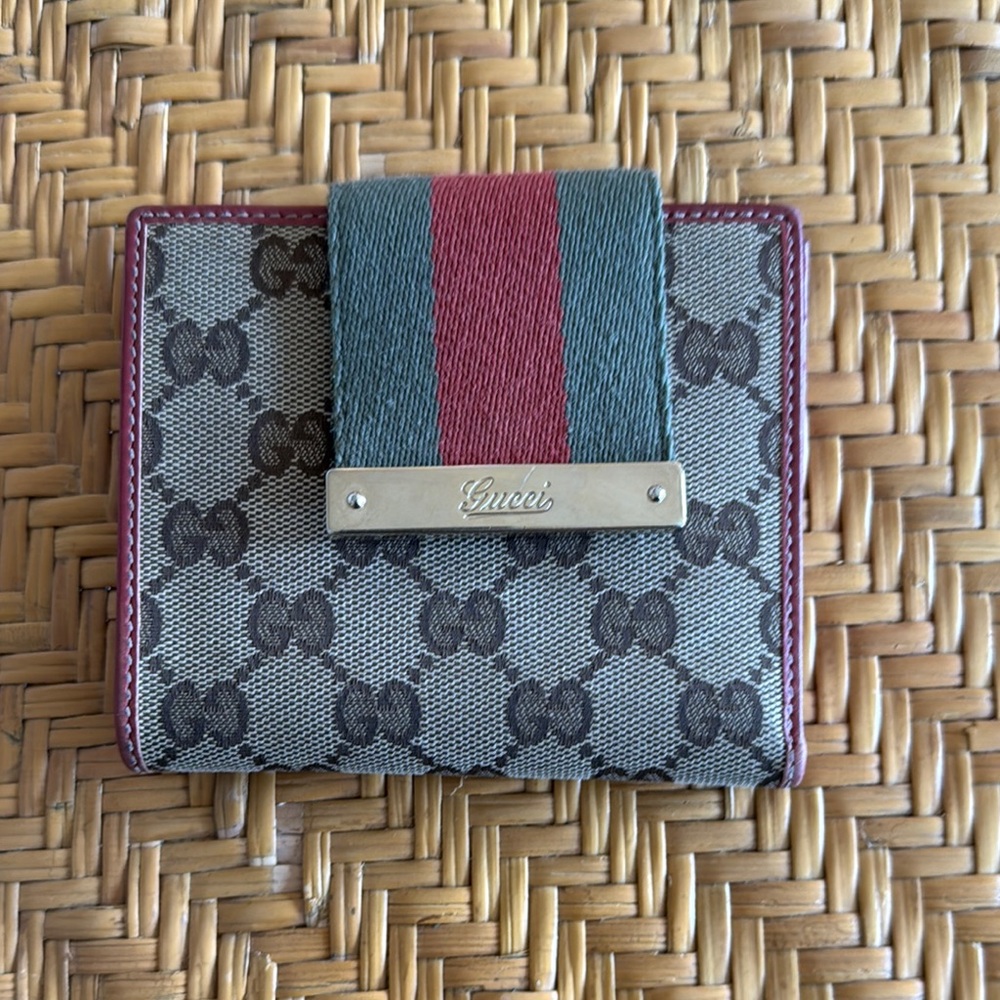 Gucci Women's Wallet - Gray and Red